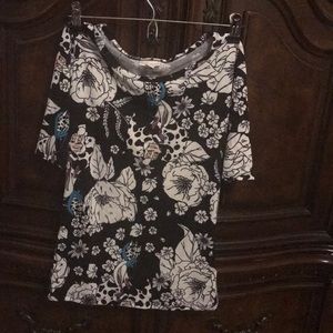 LuLaRoe Cruella de Vil top. One size.